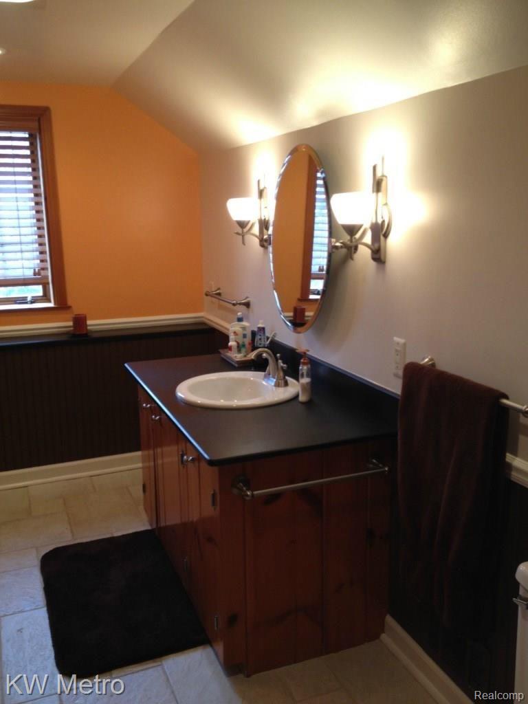 32 Maplefield Road Pleasant Ridge, MI 48069 - Photo 42 of 49 Master Suite Bathroom