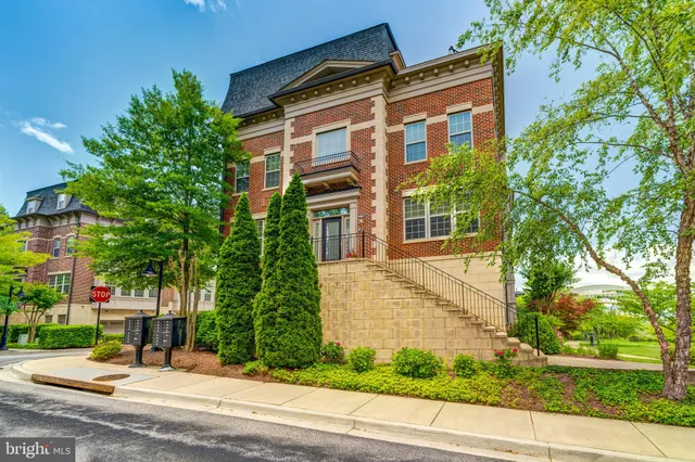 $899,900 | 510 Overlook Park Drive, Unit 32, Oxon Hill, MD 20745
