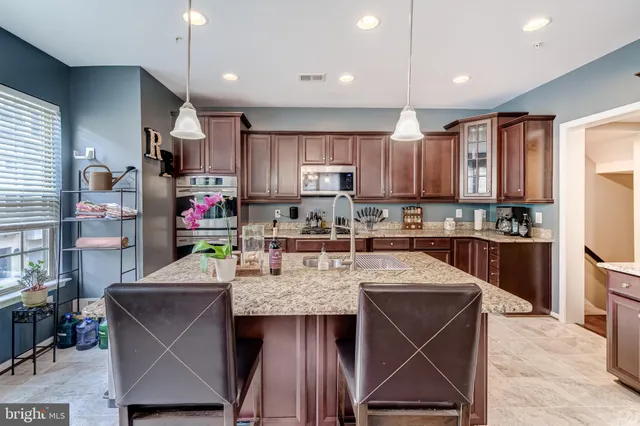 $899,900 | 510 Overlook Park Drive, Unit 32, Oxon Hill, MD 20745