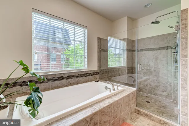 $899,900 | 510 Overlook Park Drive, Unit 32, Oxon Hill, MD 20745