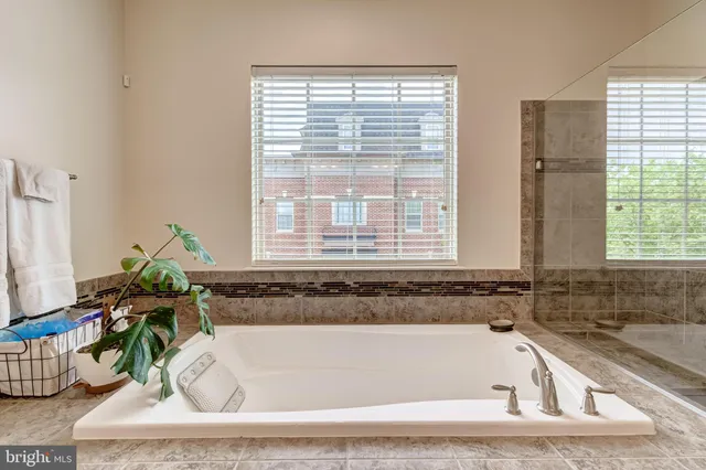 $899,900 | 510 Overlook Park Drive, Unit 32, Oxon Hill, MD 20745