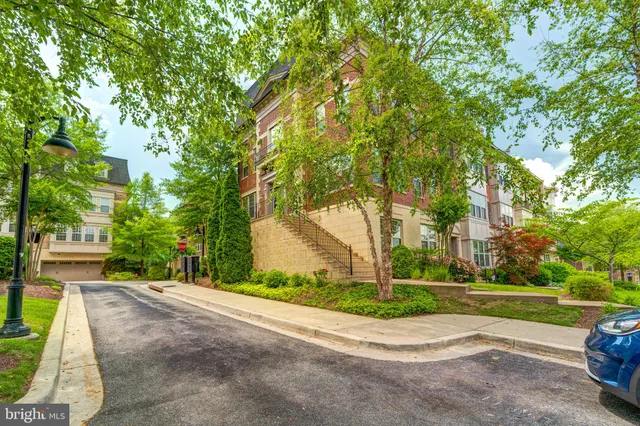 $899,900 | 510 Overlook Park Drive, Unit 32, Oxon Hill, MD 20745