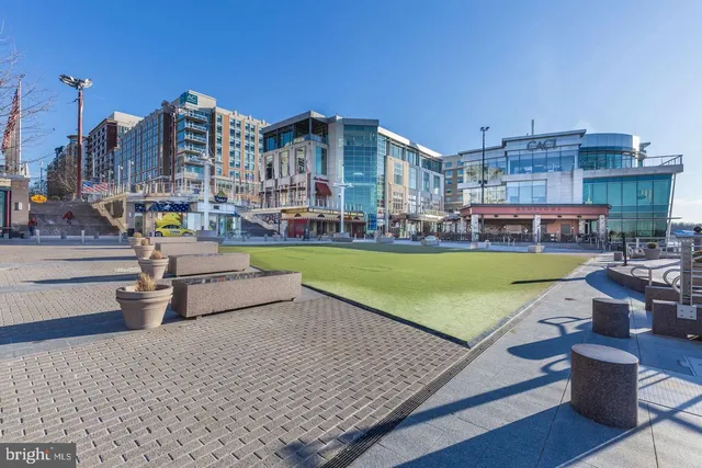 $899,900 | 510 Overlook Park Drive, Unit 32, Oxon Hill, MD 20745