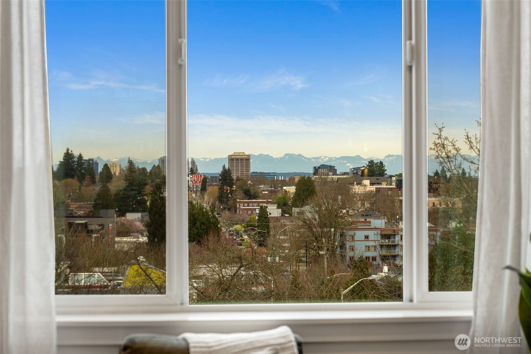 908 North 46th Street, Unit F Seattle, WA 98103 - Photo 2 of 40