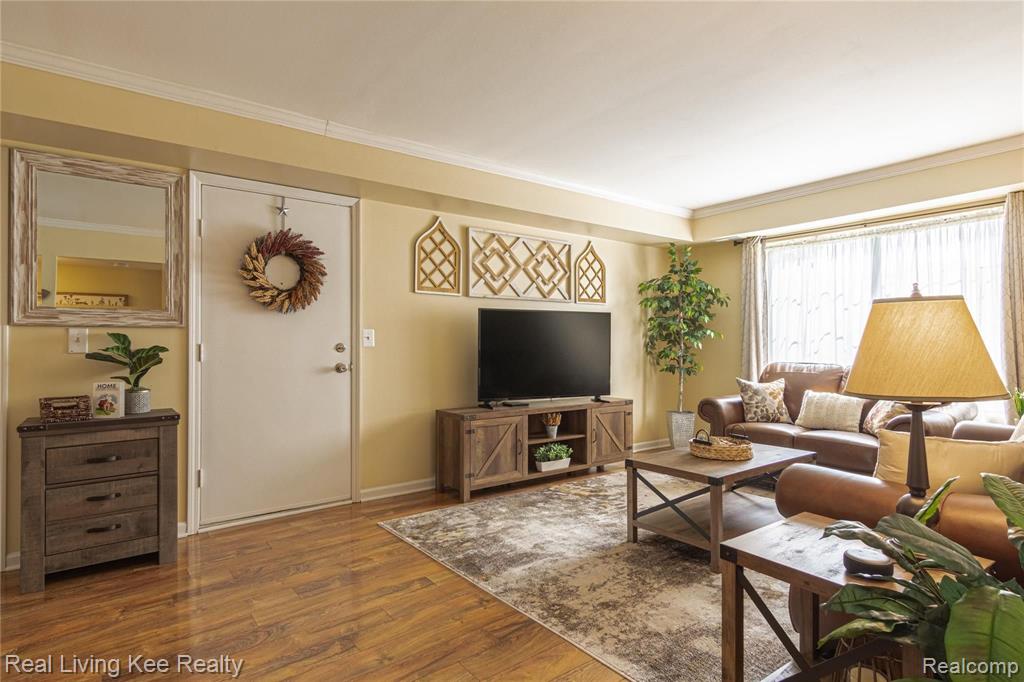 1853 Meadow Dale Court Rochester Hills, MI 48309 - Photo 3 of 43