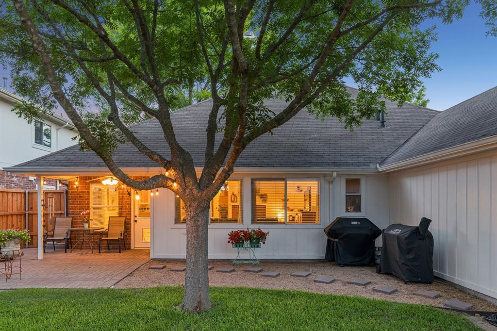 915 Rutgers Court Allen, TX 75002 - Photo 28 of 39 Enjoy this peaceful backyard with wonderful shade from the mature tree, lush grass and nice size covered patio. Crushed granite extends the patio space for a larger outdoor living area.