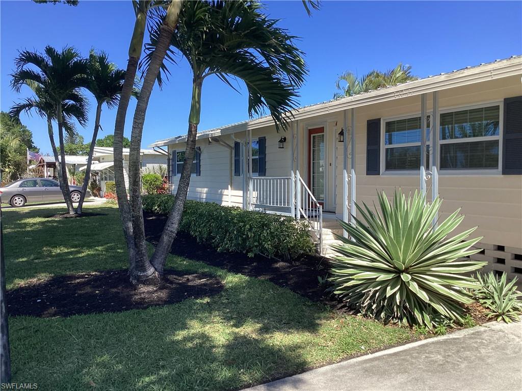 a view of a house with a backyard