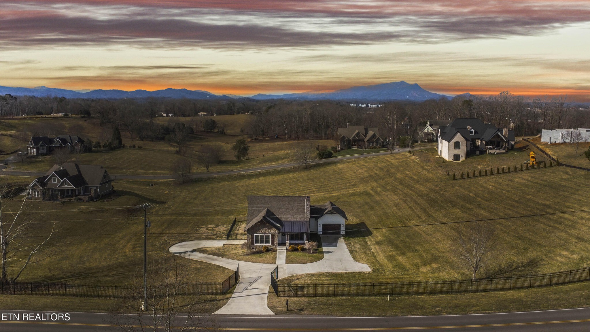 1562 Pullen Road Sevierville, TN 37862 - Photo 6 of 53 Gallery Image 6
