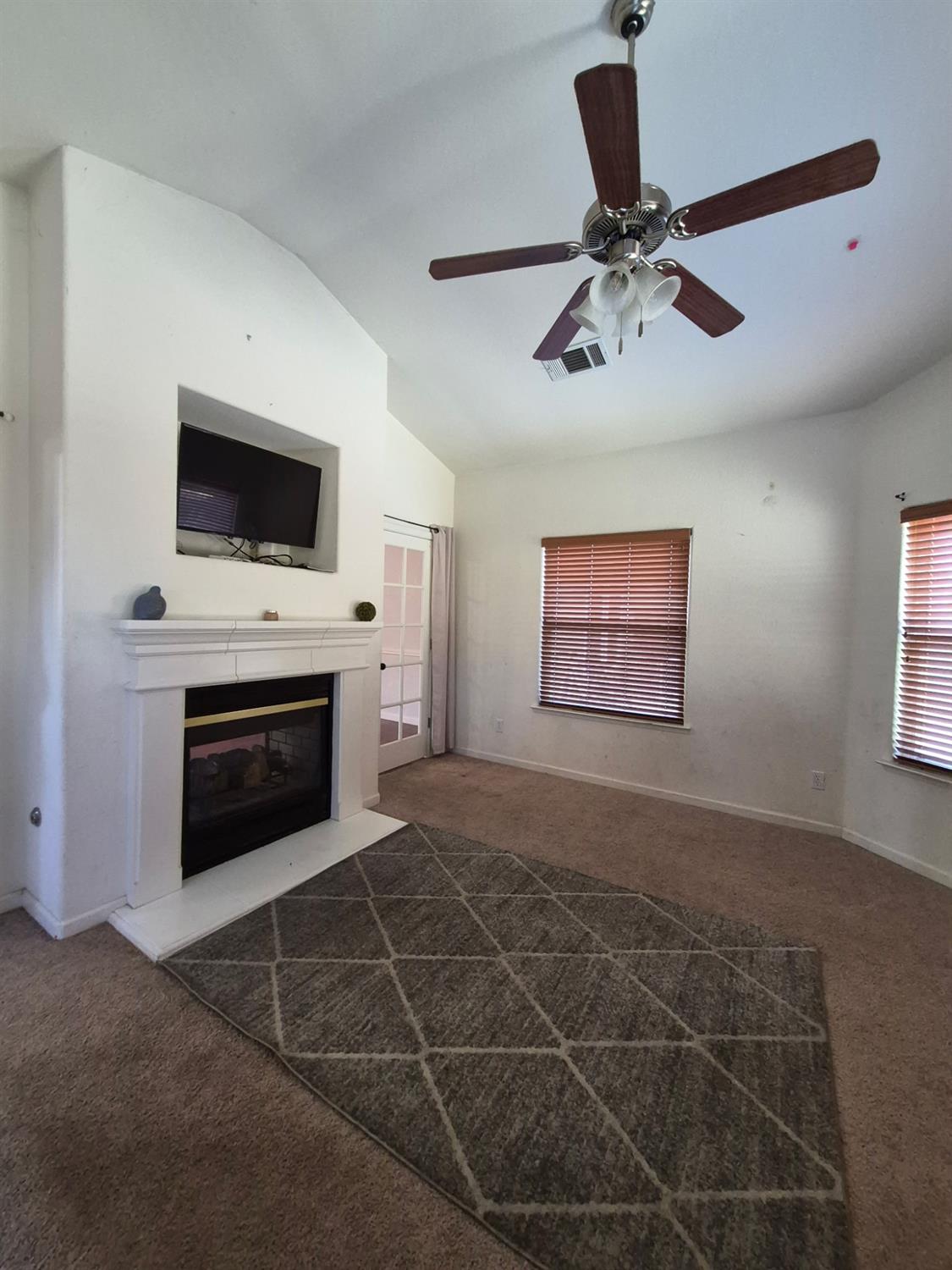 440 East Stanley Avenue Reedley, CA 93654 - Photo 9 of 29 Gallery Image 9