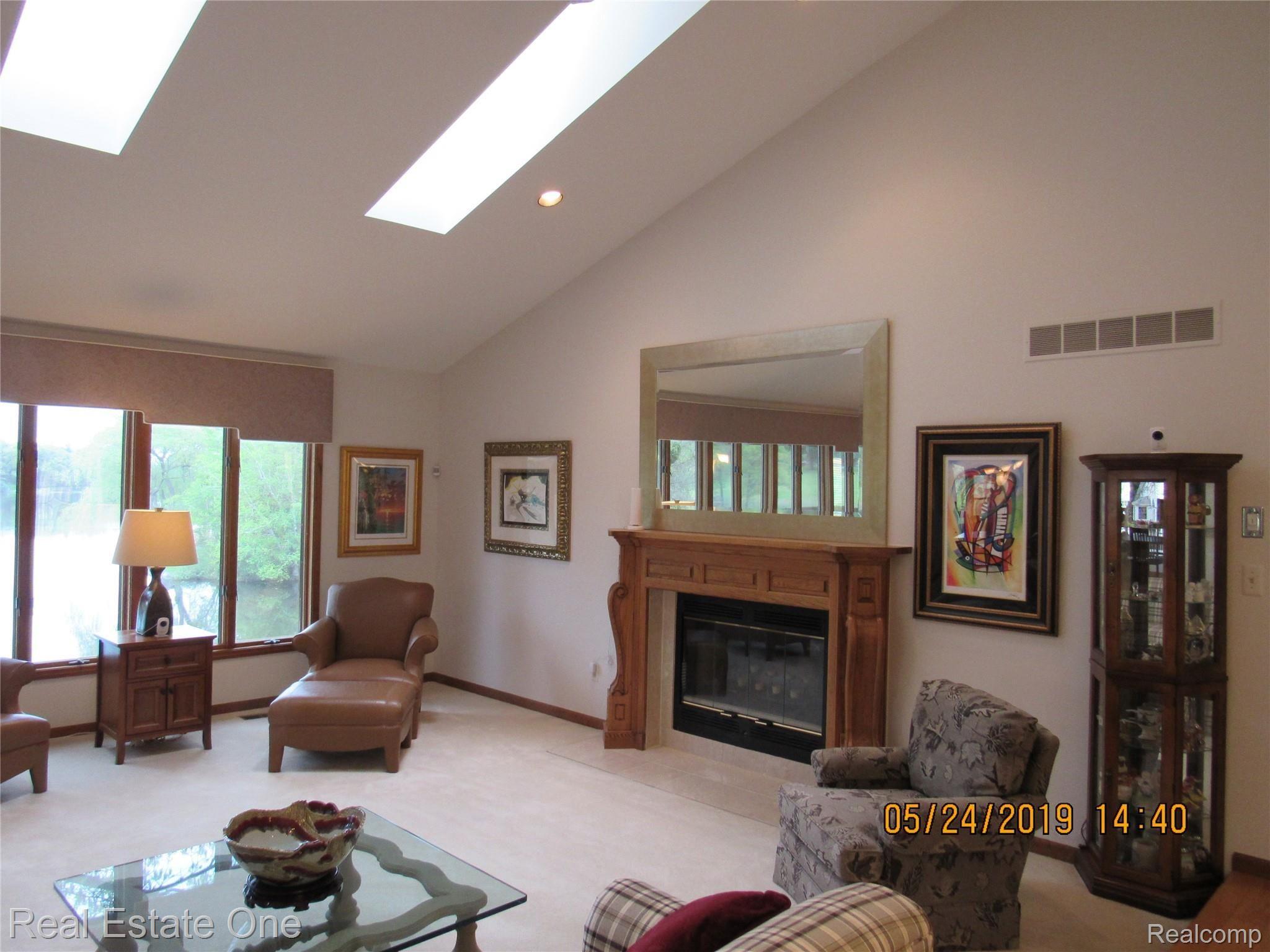 384 Nakomis Road Lake Orion, MI 48362 - Photo 16 of 77 IMG_0562.JPG