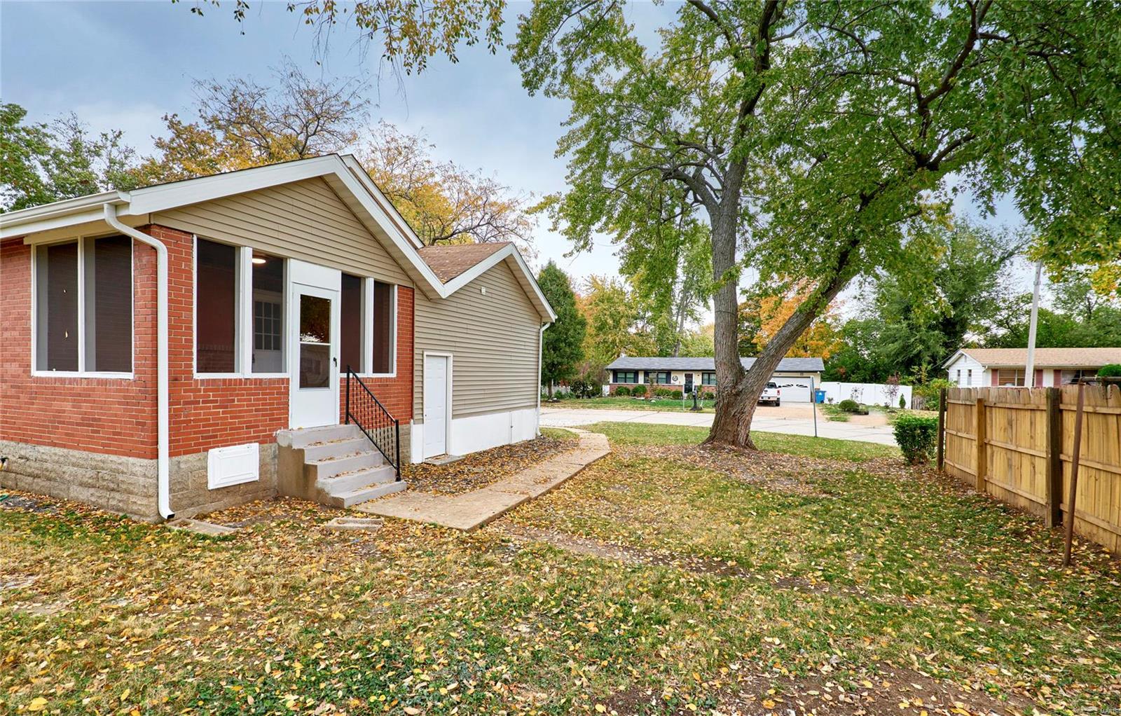 6496 Howdershell Road Hazelwood, MO 63042 - Photo 2 of 27 Gallery Image 2