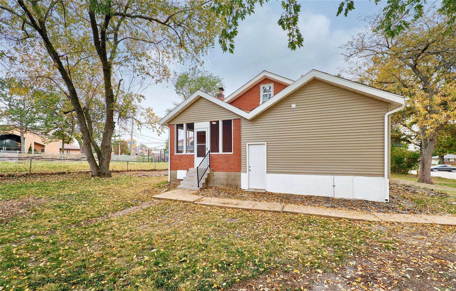 6496 Howdershell Road Hazelwood, MO 63042 - Photo 3 of 27 Gallery Image 3