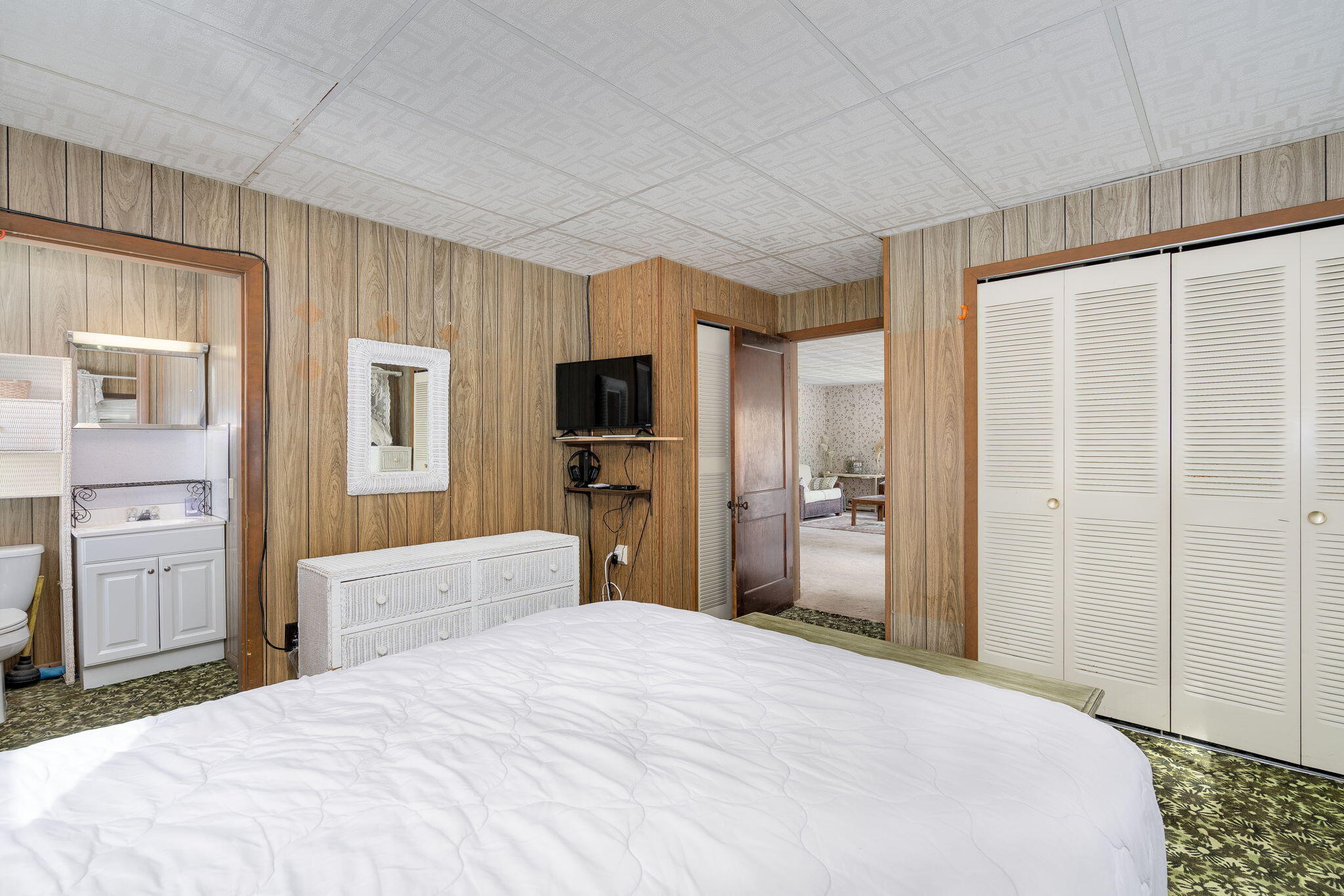 12304 Ferden Road Chesaning, MI 48616 - Photo 39 of 70 39-web-or-mls-Interiors (08 of 47)
