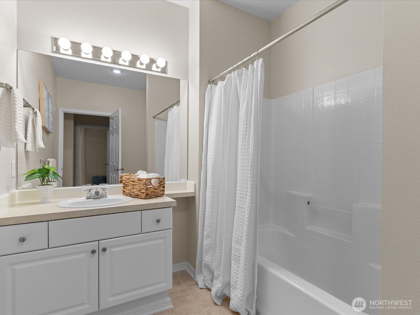 404 228th Street Southwest, Unit E102 Bothell, WA 98021 - Photo 16 of 28 Gallery Image 16