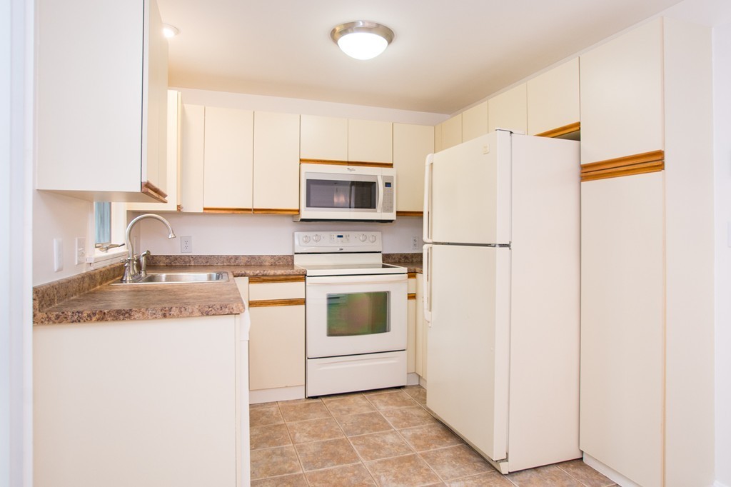 86 Victoria Heights Road, Unit 86 Boston, MA 02136 - Photo 5 of 22 Gallery Image 5