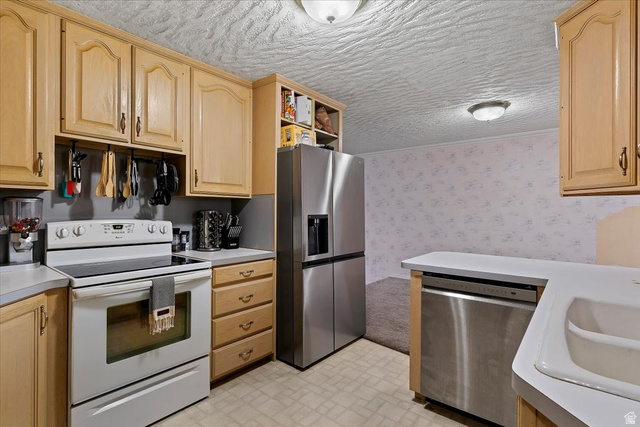 321 West 2575 North Sunset, UT 84015 - Photo 13 of 30