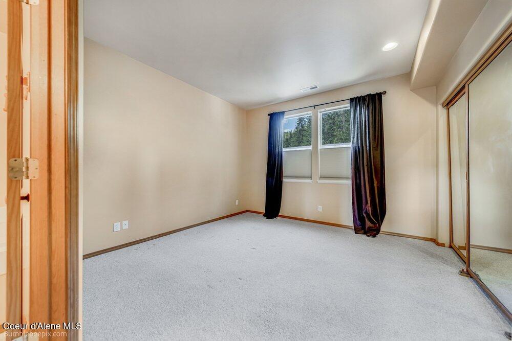 46700 Highway 200, Unit 103 Hope, ID 83836 - Photo 15 of 37 Master Suite