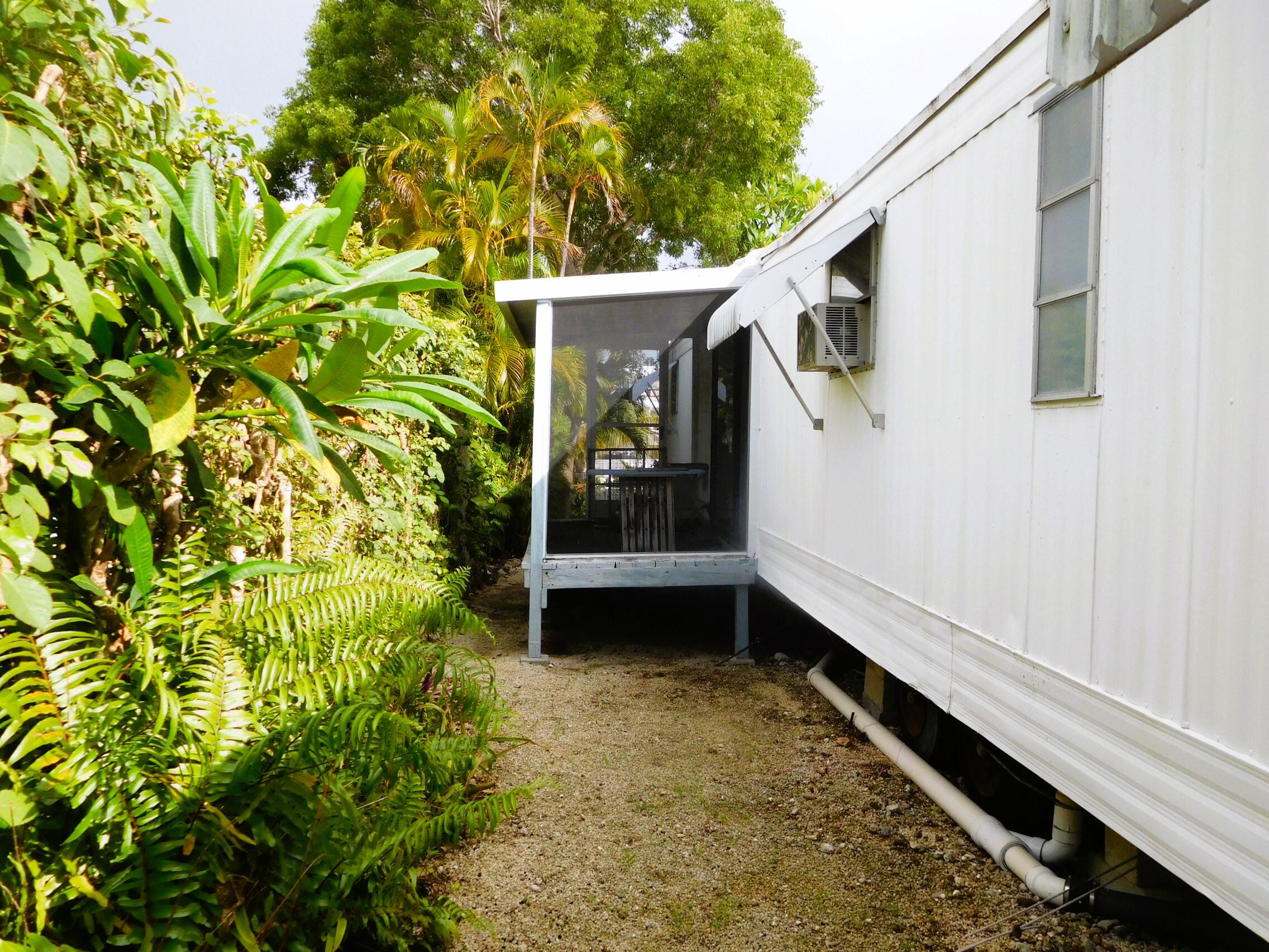907 Plantation Road Key Largo, FL 33037 - Photo 30 of 39 outside right side