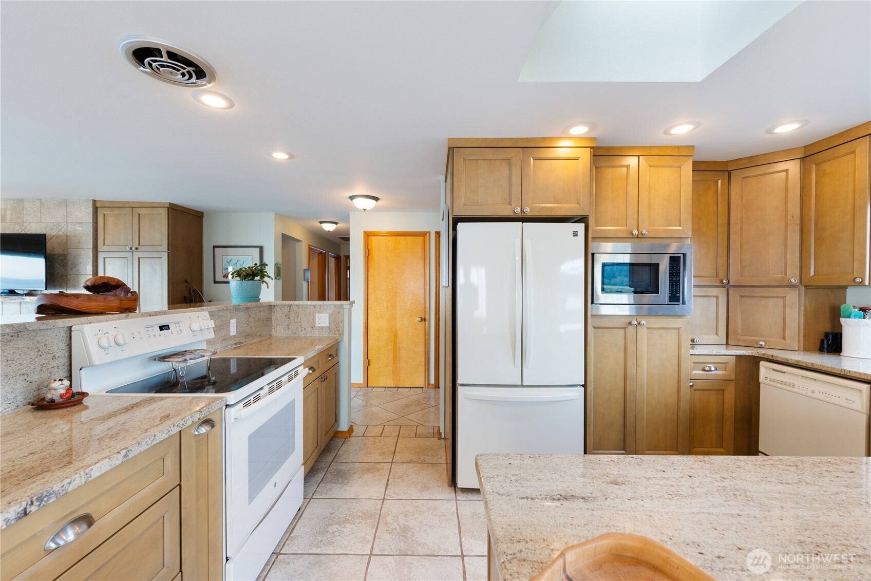 2597 West Beach Road Oak Harbor, WA 98277 - Photo 11 of 31 Gallery Image 11