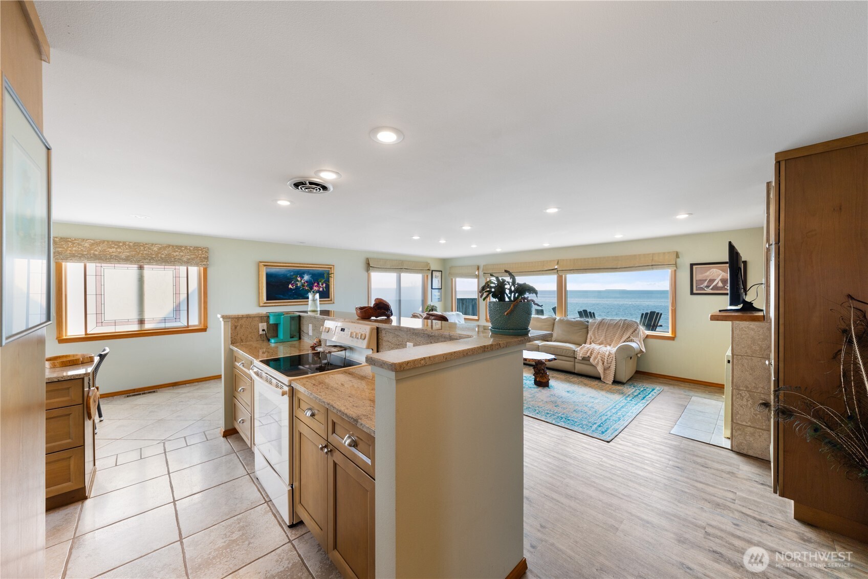 2597 West Beach Road Oak Harbor, WA 98277 - Photo 9 of 31 Gallery Image 9