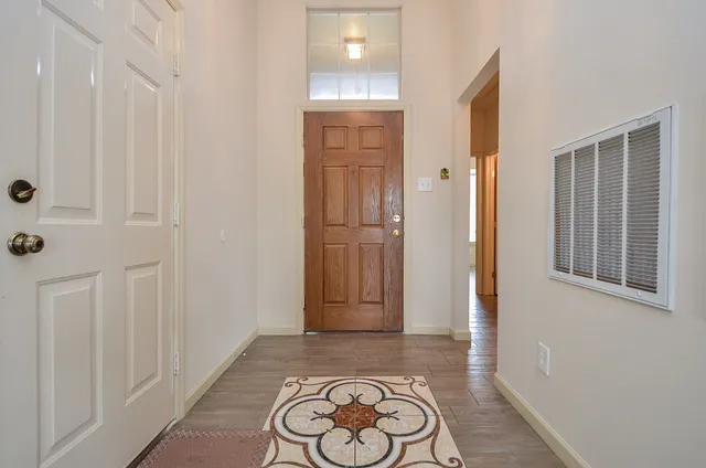 a view of entryway with livingroom