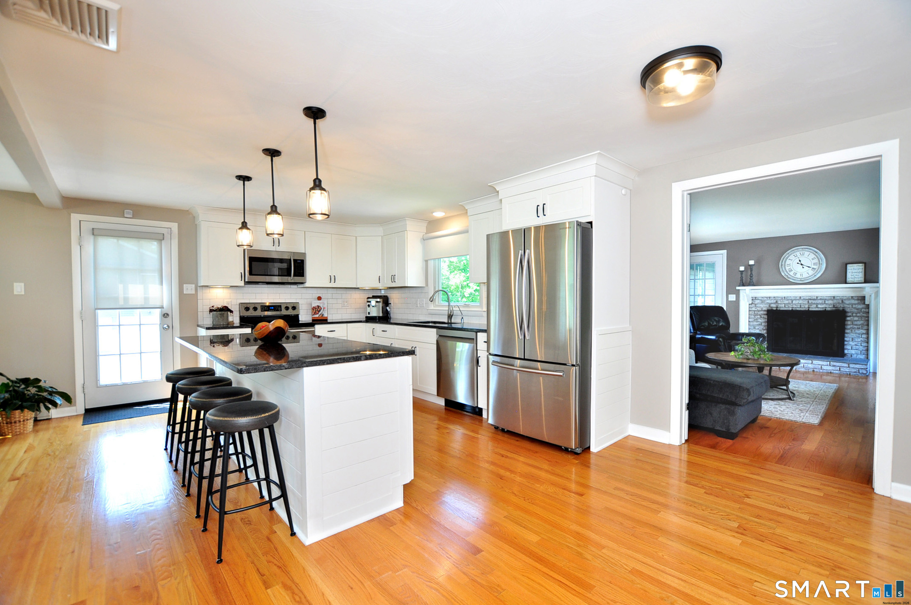 429 South Stone Street Suffield, CT 06093 - Photo 10 of 39