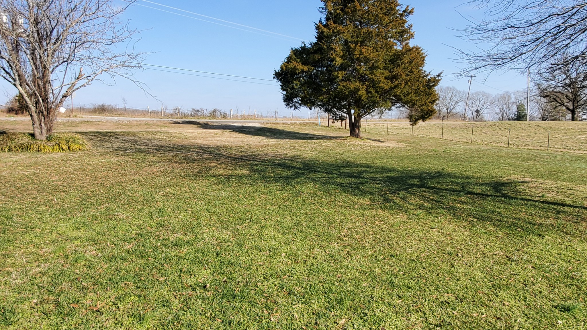 2073 Fall River Road Leoma, TN 38468 - Photo 41 of 44 a view of an ocean with a nearby beach