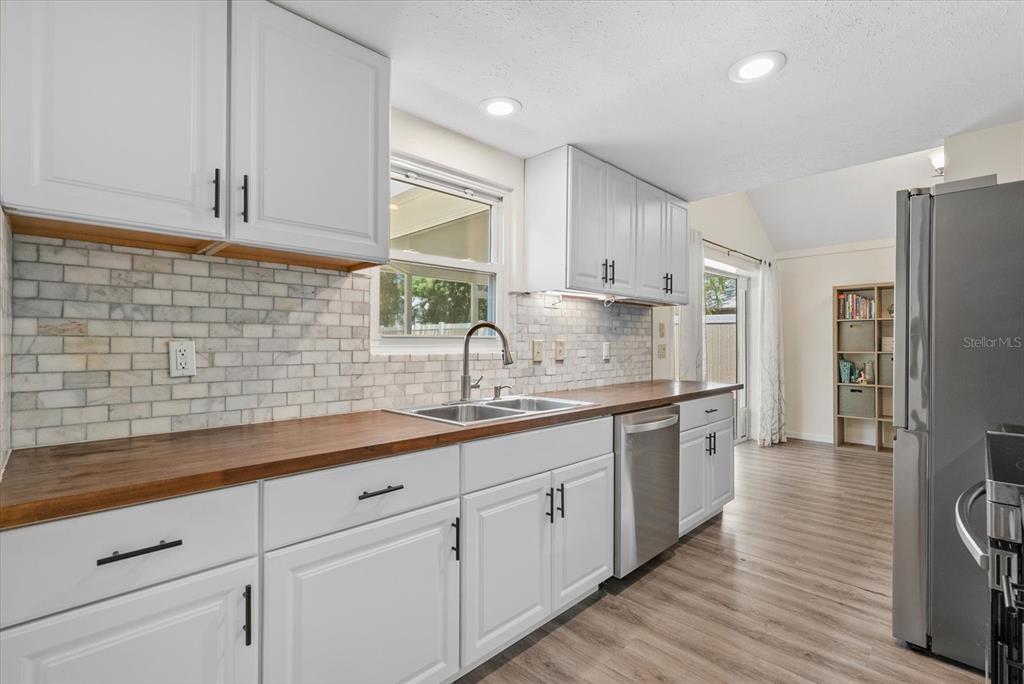 4034 South Lockwood Ridge Road Sarasota, FL 34231 - Photo 13 of 42 Gallery Image 13