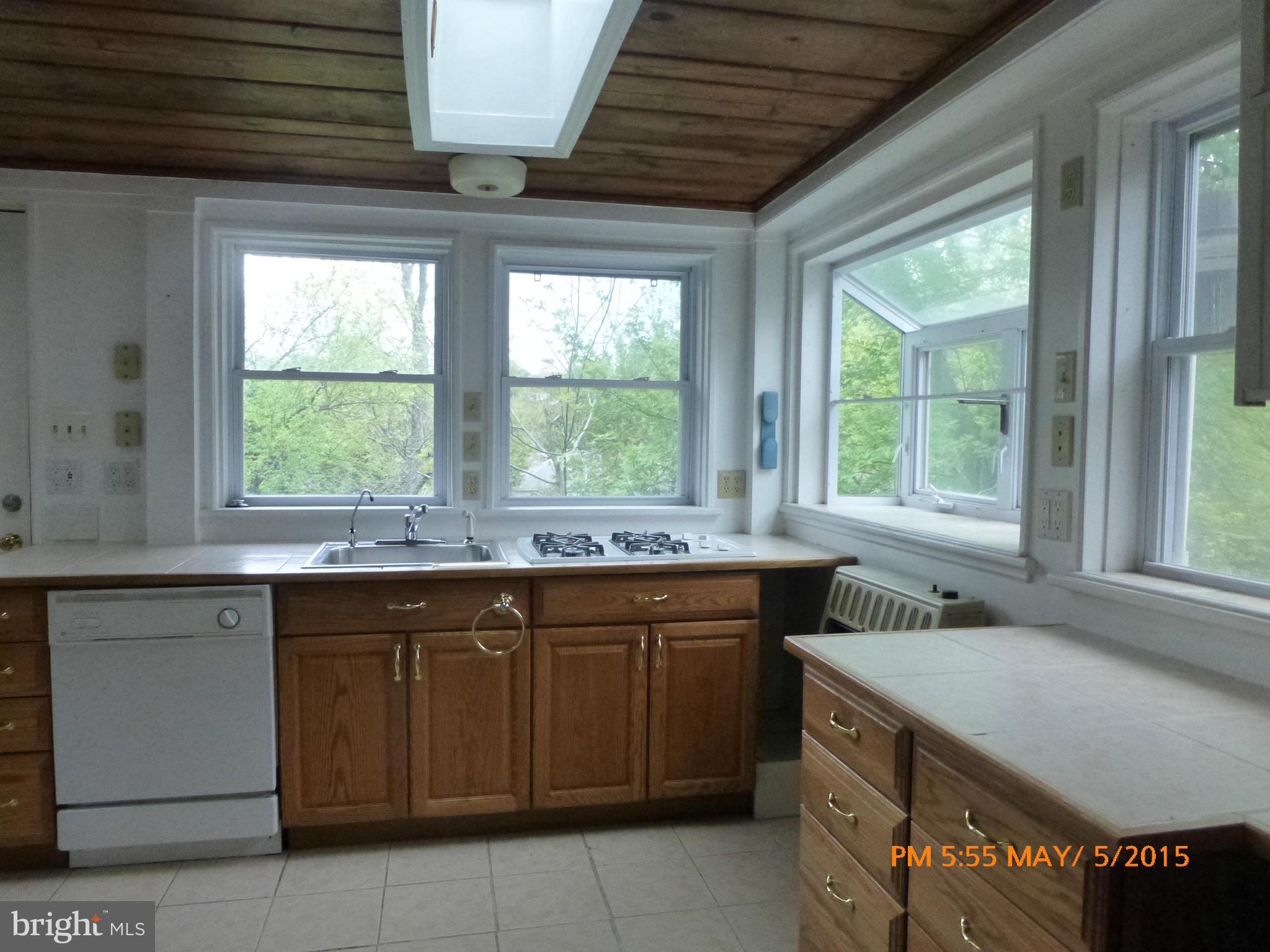 11921 Andrew Street Silver Spring, MD 20902 - Photo 6 of 18 Kitchen
