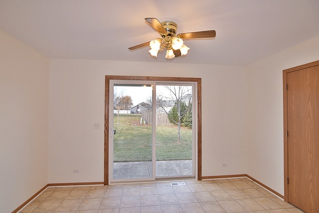 539 Elizabeth Street Maple Park, IL 60151 - Photo 8 of 25 a view of an entryway