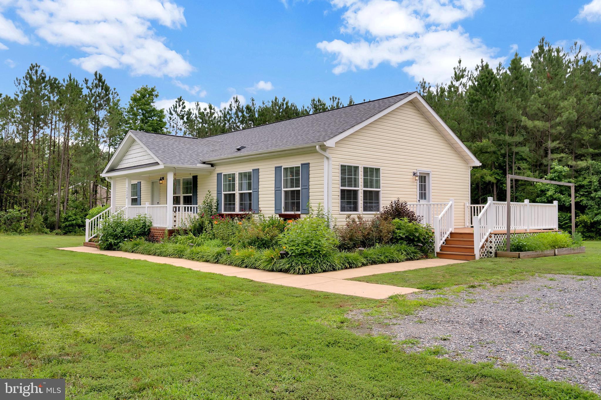 7238 Blanton Road Ruther Glen, VA 22546 - Photo 32 of 41 Side deck for BBQs.