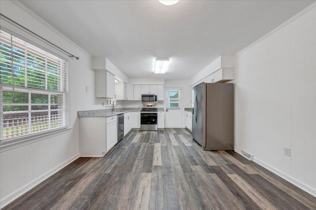3439 Meadowlark Road Roanoke, VA 24018 - Photo 9 of 37 09-MIB07877