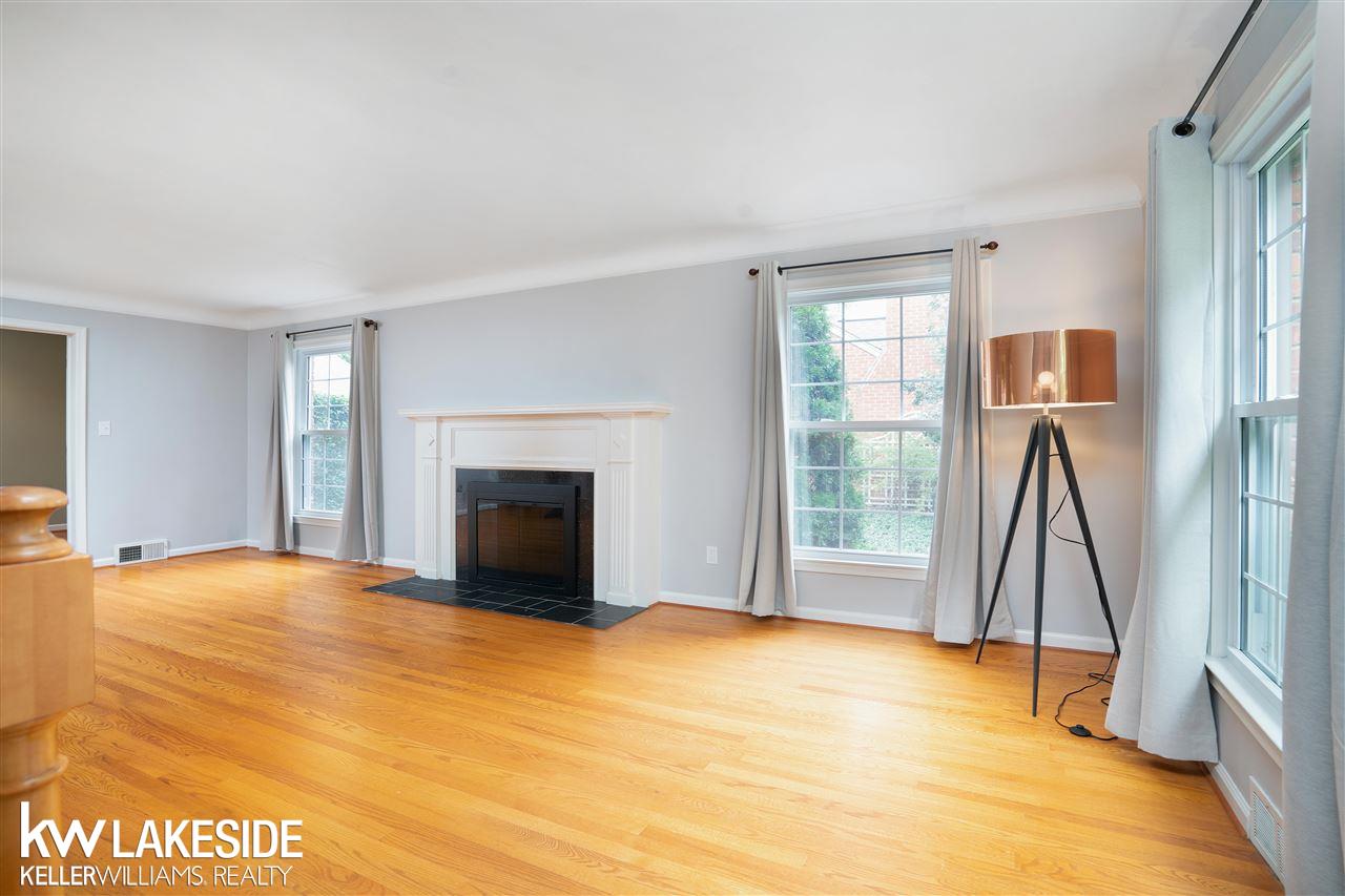 2702 Trafford Road Royal Oak, MI 48073 - Photo 5 of 38
