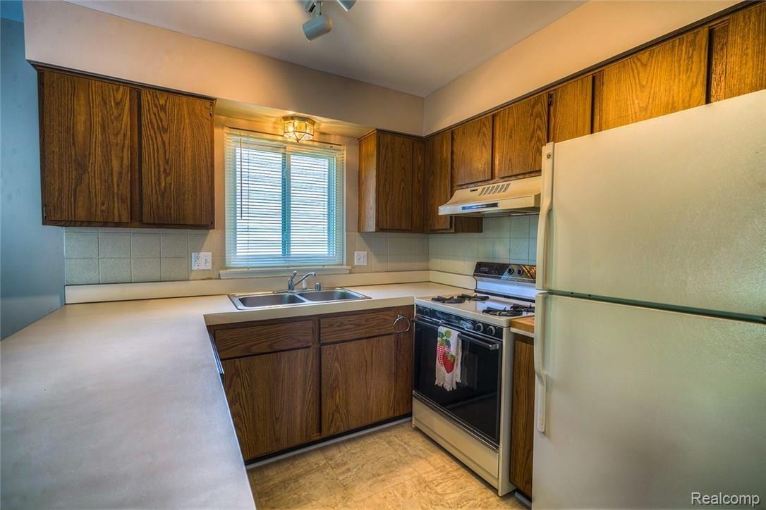 736 Dressler Lane Rochester, MI 48307 - Photo 7 of 20 There's plenty of storage and counter top space in this newly painted kitchen.