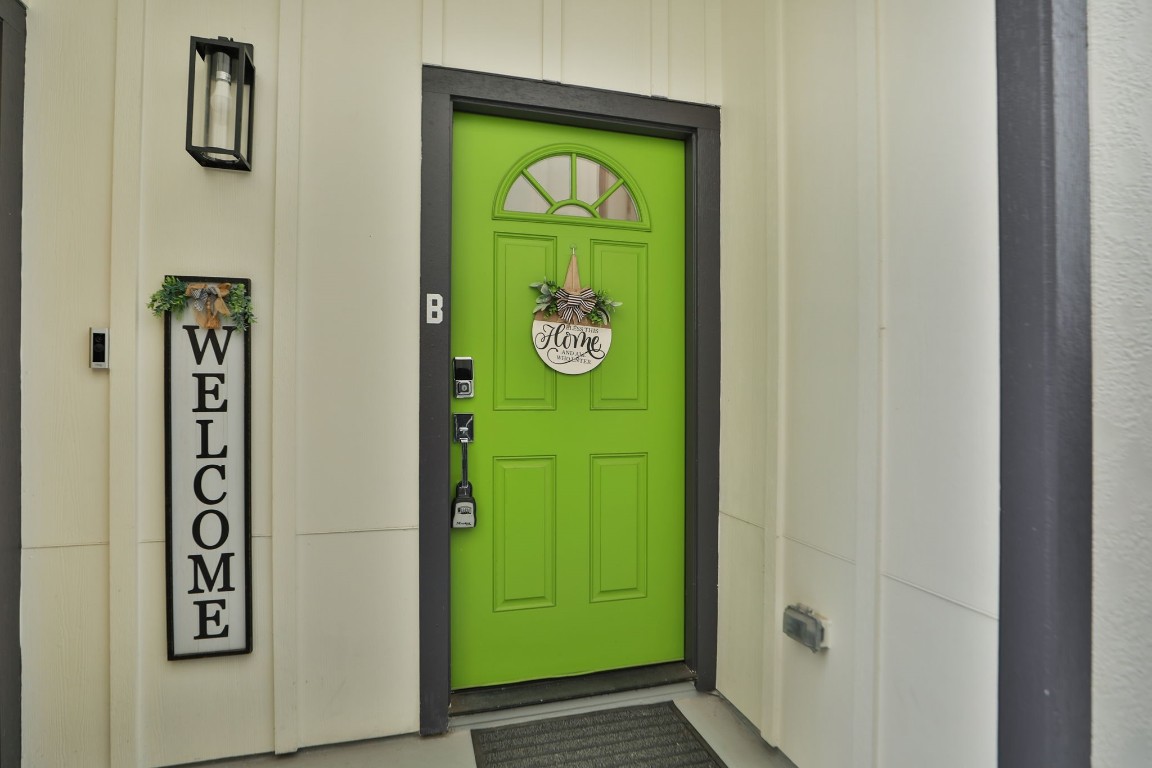 3514 Noah Street, Unit B Houston, TX 77021 - Photo 2 of 13 a view of an entryway with a door