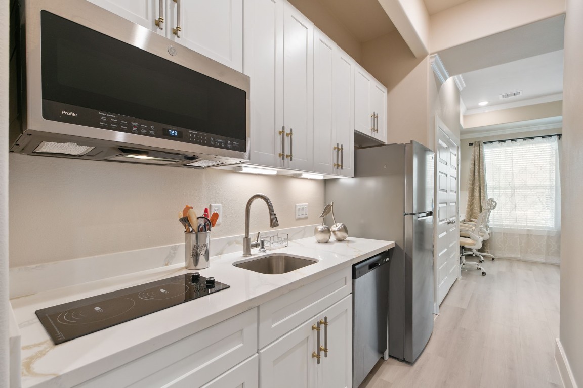 3514 Noah Street, Unit B Houston, TX 77021 - Photo 4 of 13 a kitchen with stainless steel appliances a sink a stove and a microwave