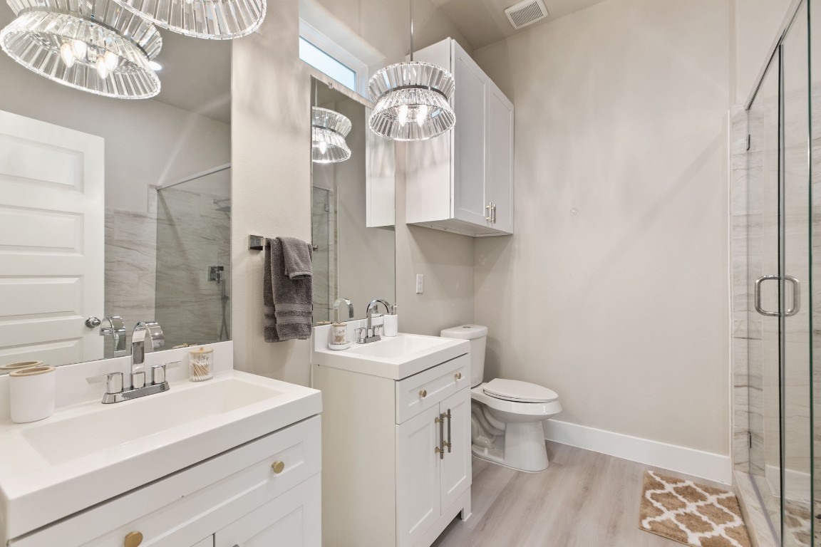 3514 Noah Street, Unit B Houston, TX 77021 - Photo 9 of 13 a bathroom with a sink and a mirror