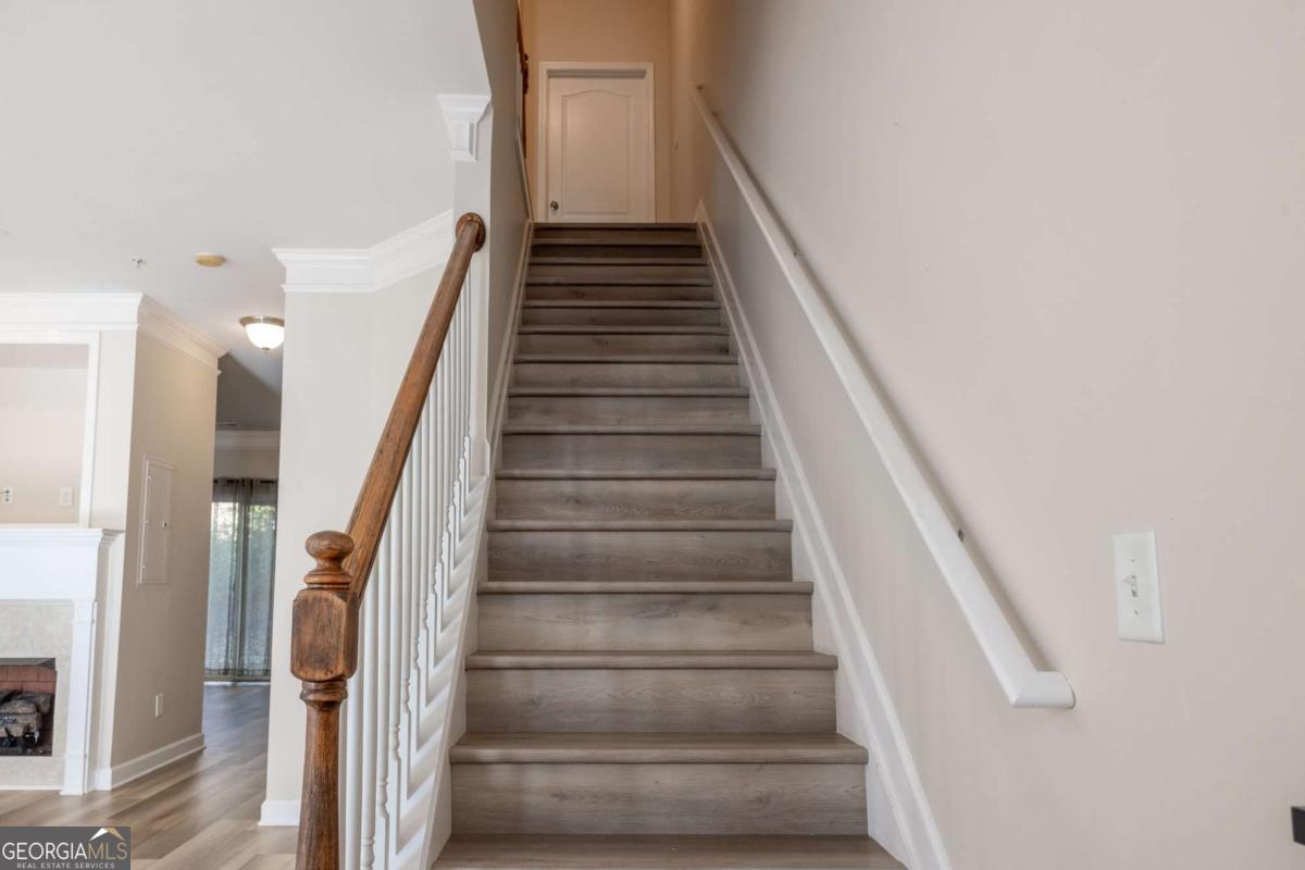 1232 Harris Commons Place, Unit 1232 Roswell, GA 30076 - Photo 5 of 21 a view of entryway