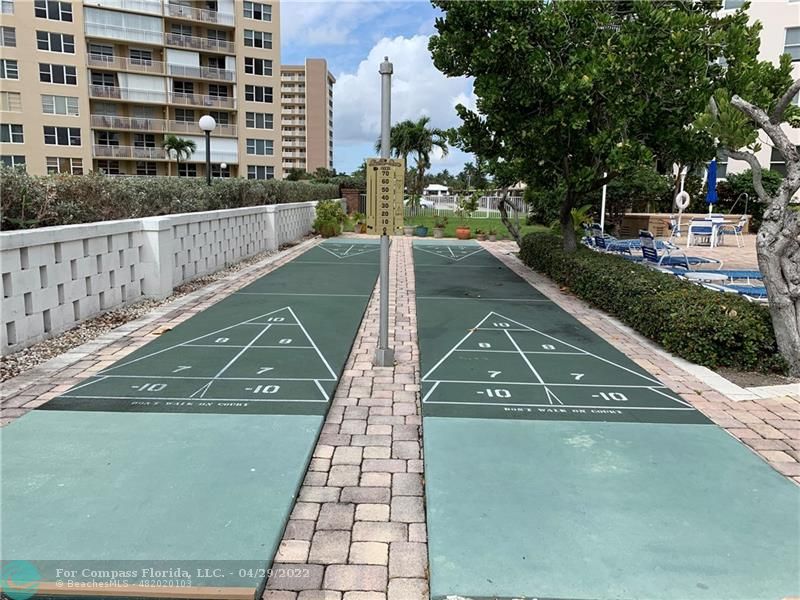 a view of a tennis court