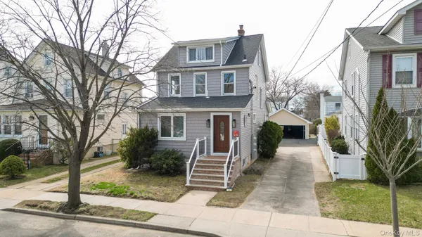 $949,000 | 29 Everett Street, Lynbrook, NY 11563