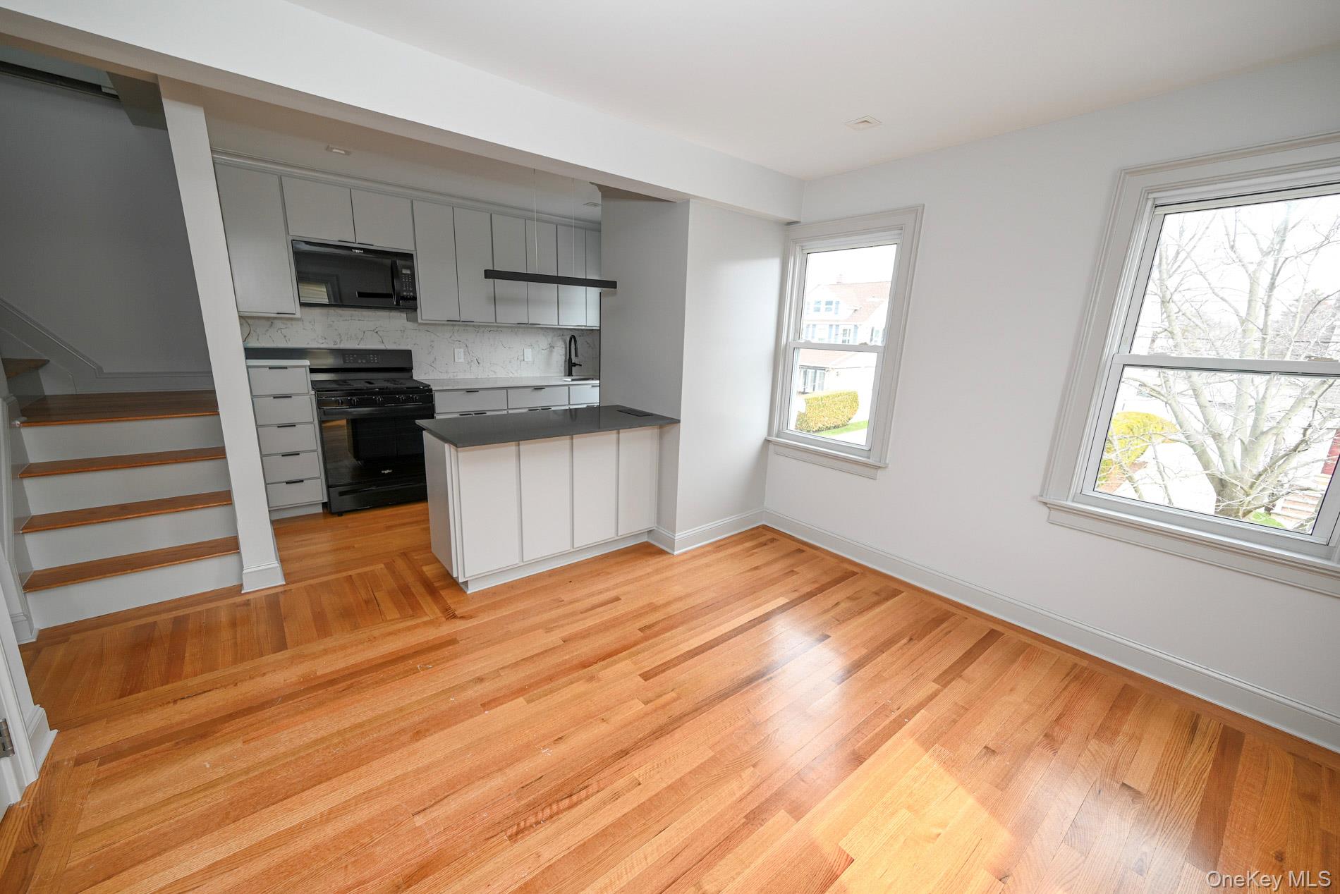 29 Everett Street Lynbrook, NY 11563 - Photo 11 of 31