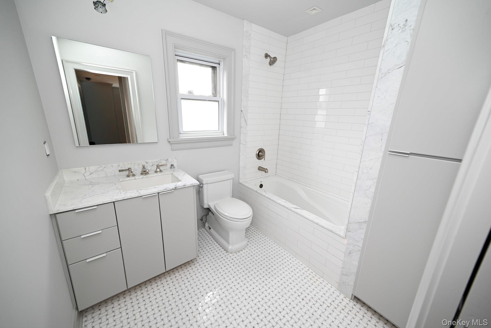 29 Everett Street Lynbrook, NY 11563 - Photo 15 of 31