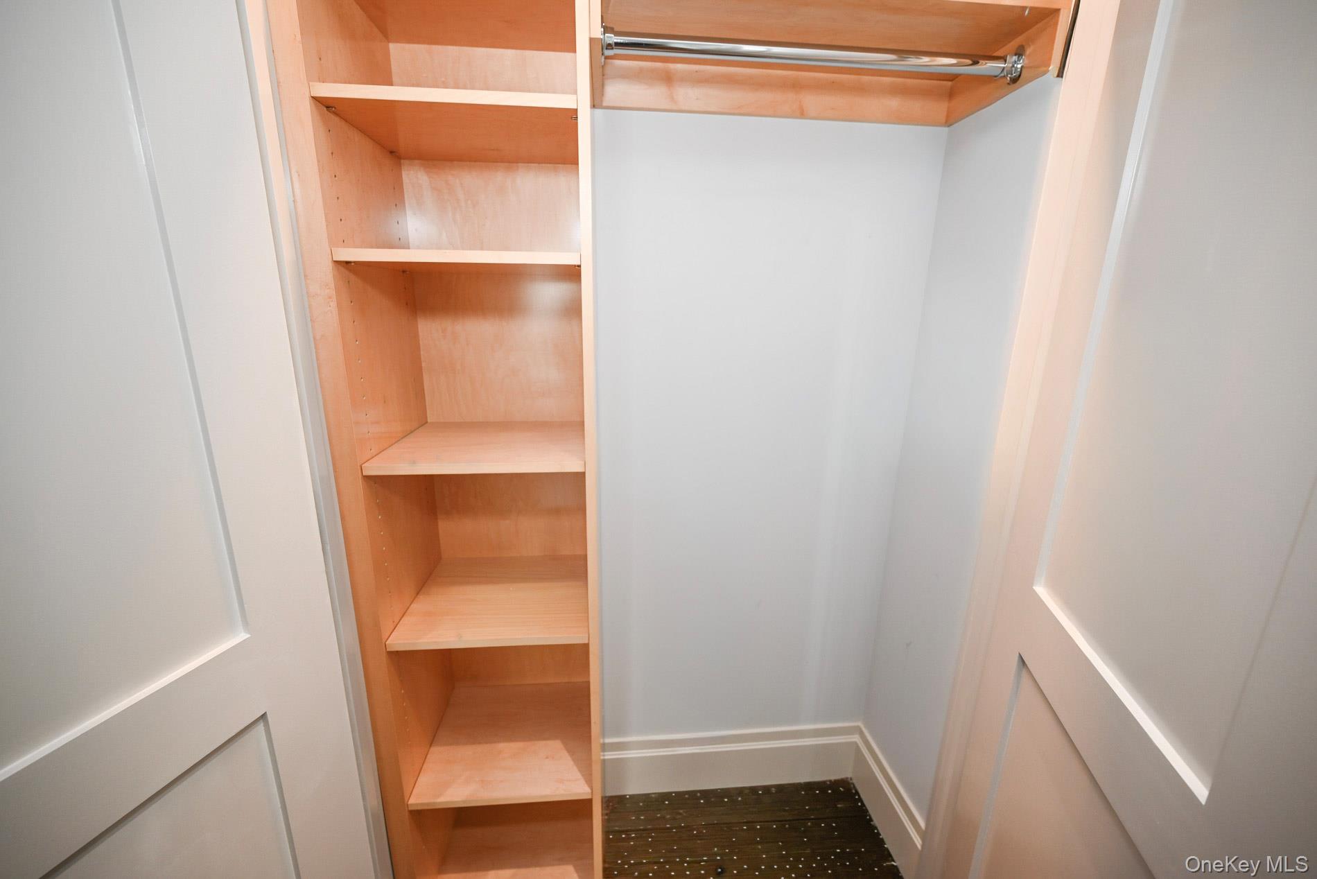 29 Everett Street Lynbrook, NY 11563 - Photo 20 of 31