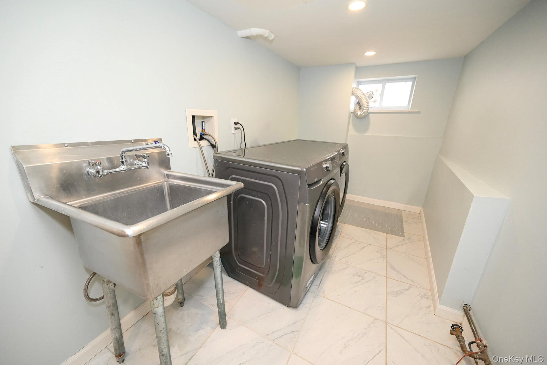 29 Everett Street Lynbrook, NY 11563 - Photo 23 of 31