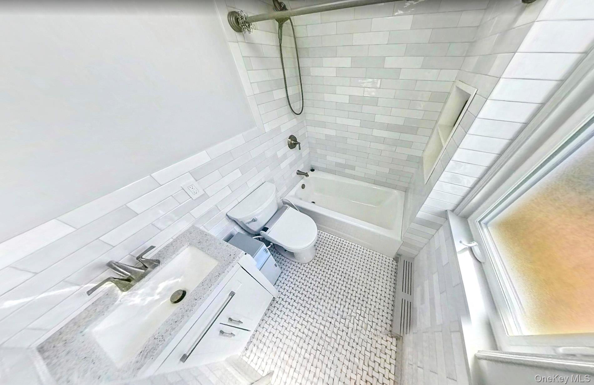 29 Everett Street Lynbrook, NY 11563 - Photo 9 of 31