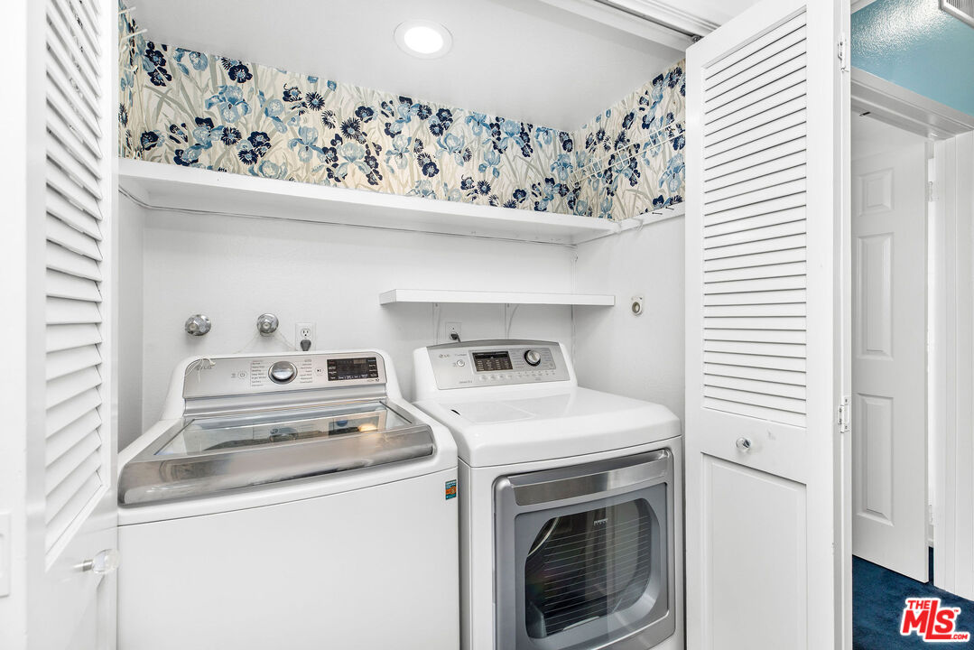 4342 Redwood Avenue, Unit C307 Marina del Rey, CA 90292 - Photo 27 of 48 a utility room with dryer and washer