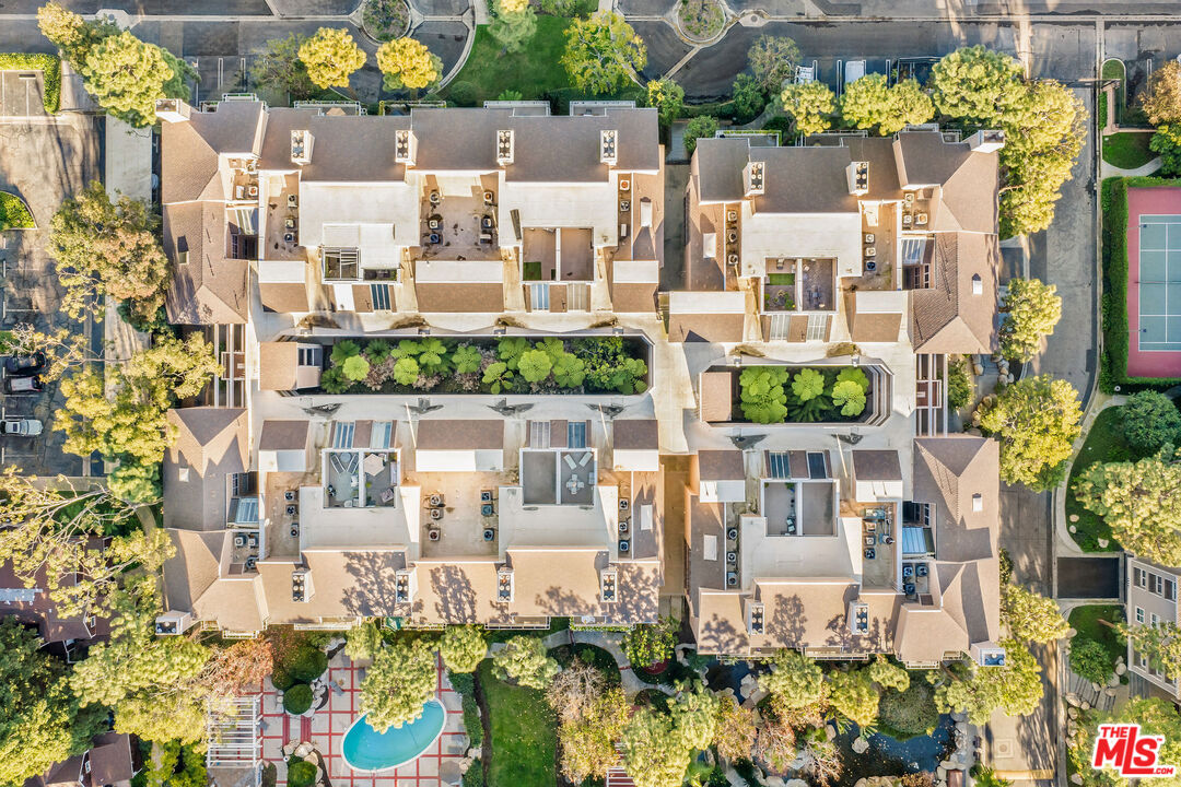 4342 Redwood Avenue, Unit C307 Marina del Rey, CA 90292 - Photo 46 of 48 a city view with tall buildings