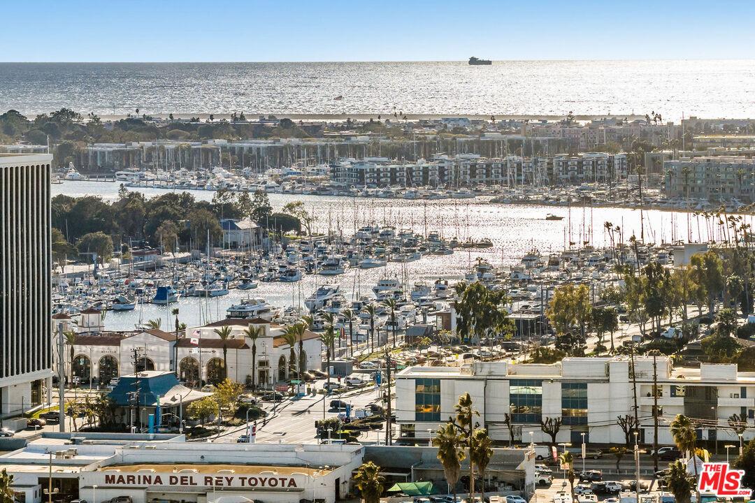 4342 Redwood Avenue, Unit C307 Marina del Rey, CA 90292 - Photo 48 of 48 a view of a city