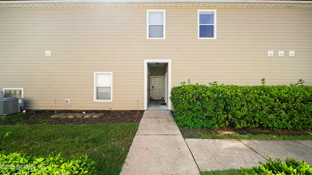 a view of a backyard with pathway