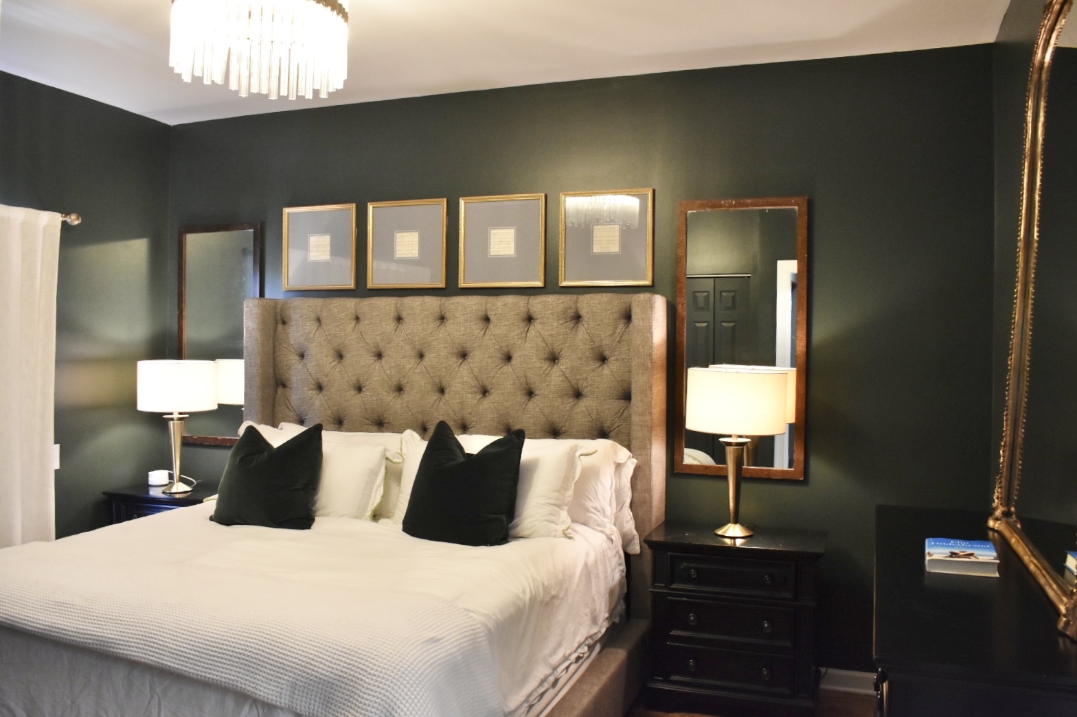 4315 North Kenmore Avenue, Unit 2S Chicago, IL 60613 - Photo 15 of 27 a bedroom with a bed and a lamp on table